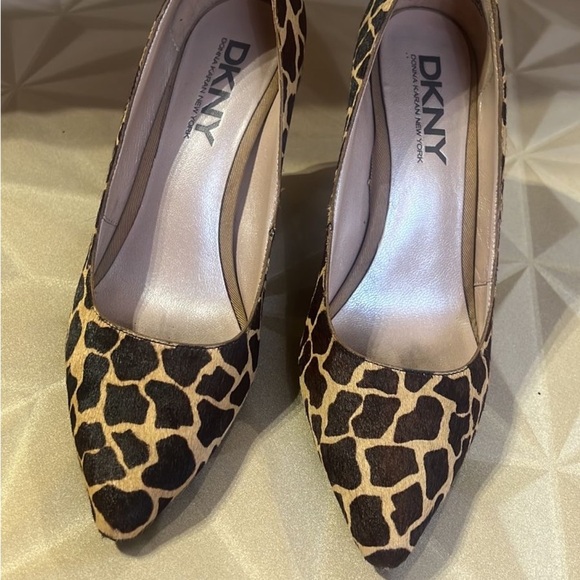 DKNY brown giraffe Animal Print Heels size 6.5 - Picture 2 of 6
